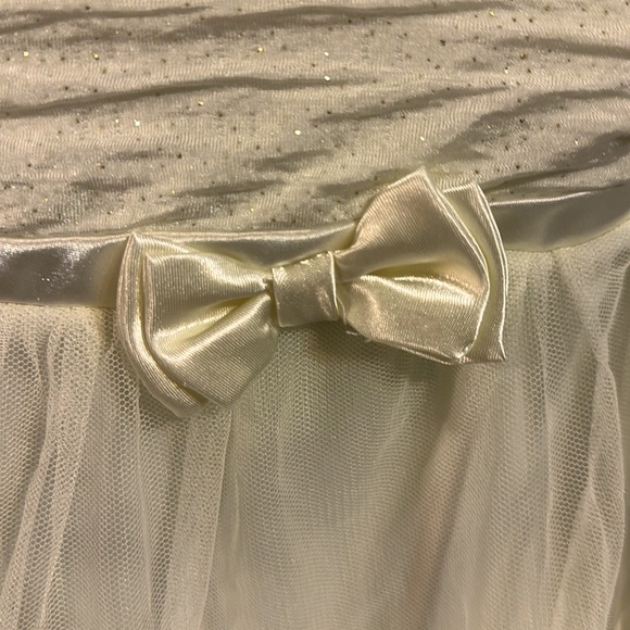 Off white Ruffled dress with rosettes on the bottom button up back 6-9 months - Picture 5 of 10